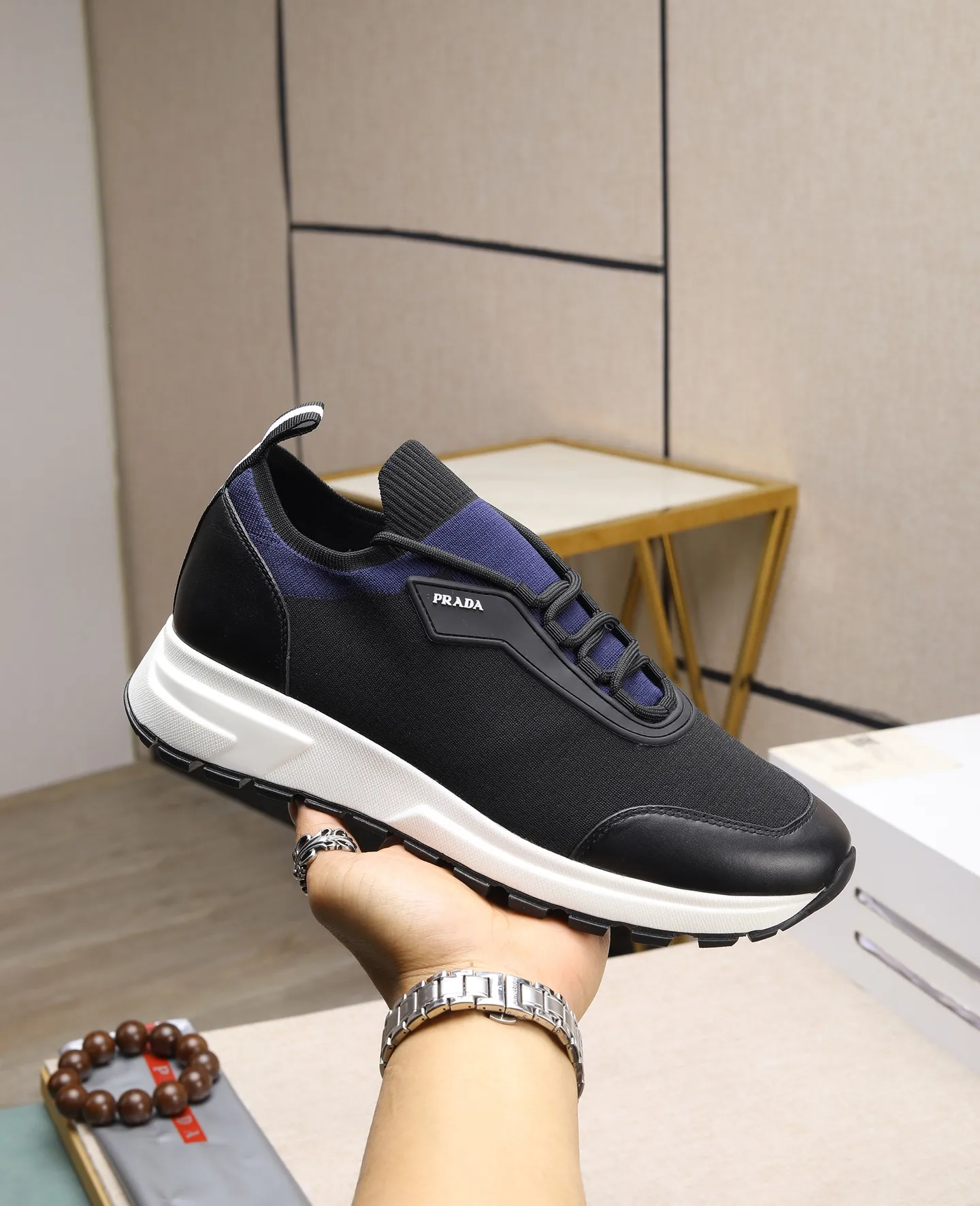 Men's clothing and shoes 💰500 👑👑The latest model of high-quality PRADA men's shoes on the Hong Kong purchasing agency official website has been launched in 1:1 copy, synchronized with Hong Kong counters, and on the same catwalk; all made of breathable fly weave ➕Imported breathable fabrics with cowhide lining, 🍡🍡The original 1:1 non-slip and wear-resistant; comfortable on the feet, attractive style, fine workmanship, and simple and neat shoe trees, showing the courage and toughness of men, 👍 Code number 38 to 45